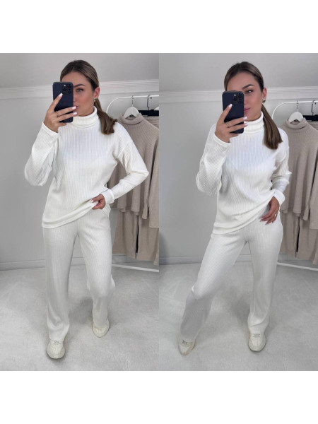 Трикотажний костюм в рубчик 