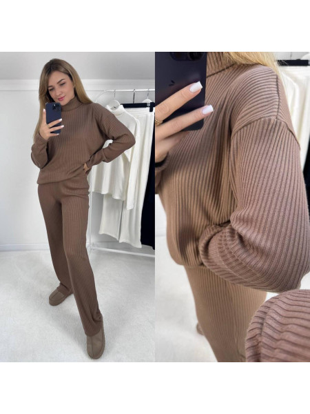 Трикотажний костюм в рубчик 