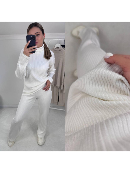 Трикотажний костюм в рубчик 