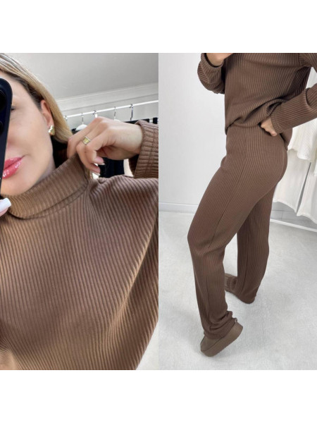 Трикотажний костюм в рубчик 