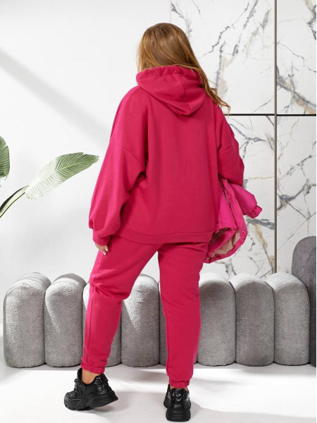 Спортивний костюм не скатується 