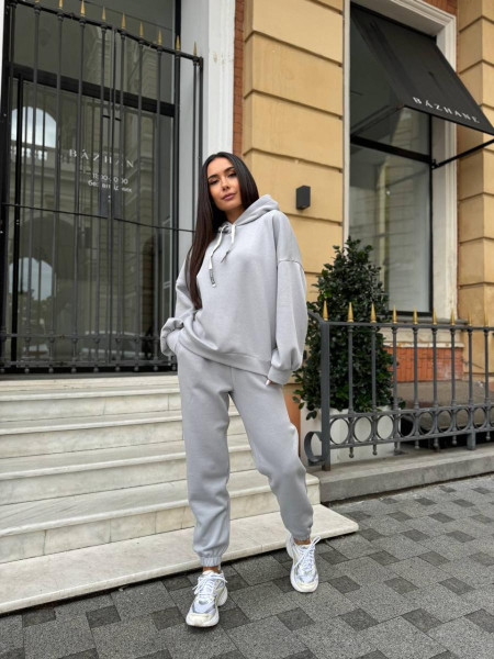 Спортивний костюм не скатується 