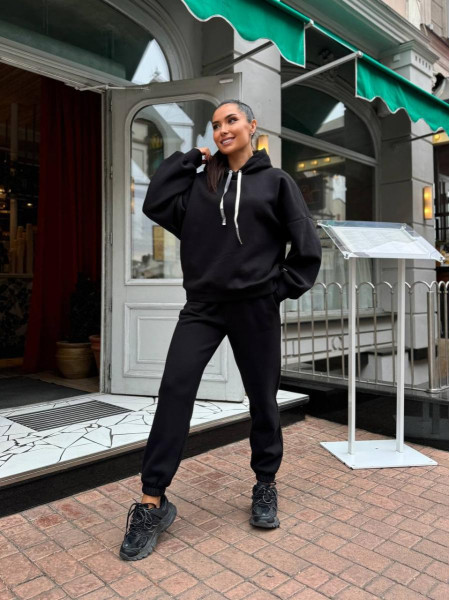 Спортивний костюм не скатується 