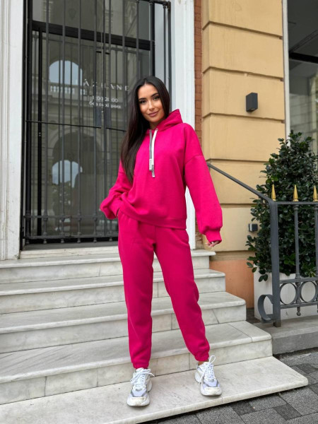 Спортивний костюм не скатується 