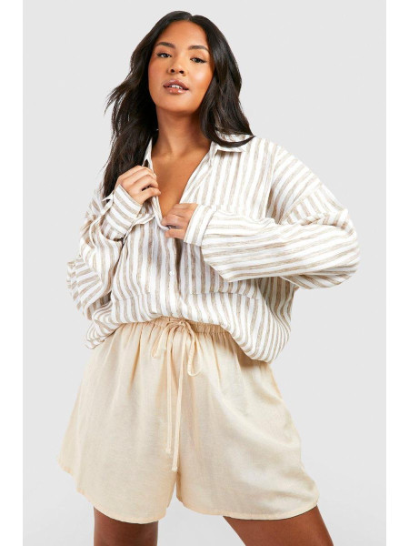 Крім того, універсальна сорочка в смужку великого розміру