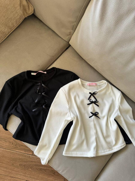 Мілашна кофтинка чорні бантики 