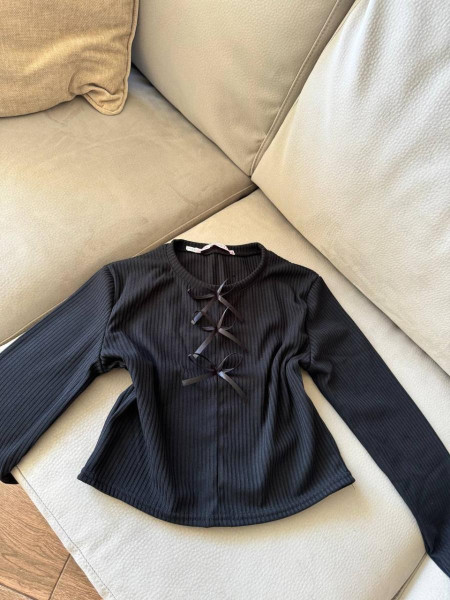 Мілашна кофтинка чорні бантики 