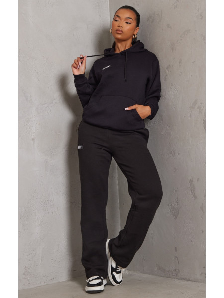 Прямі джоггери PRETTYLITTLETHING з чорними деталями значка