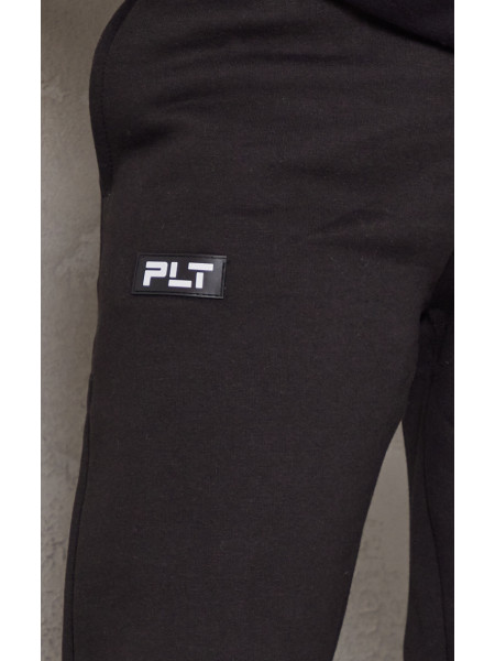 Прямі джоггери PRETTYLITTLETHING з чорними деталями значка