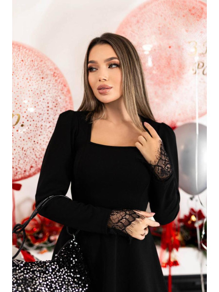 Чорна сукня з мереживом 