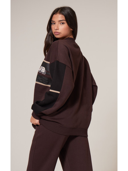 Темно-коричневий світшот із вишивкою клубу відпочинку