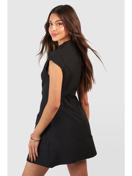 Структурована міні-сукня з високим вирізом