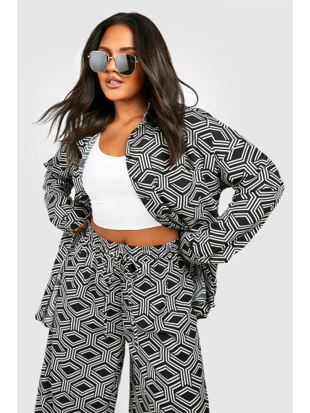 Чорна оверсайз-сорочка з географічним принтом