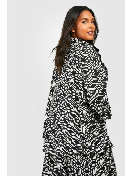 Чорна оверсайз-сорочка з географічним принтом