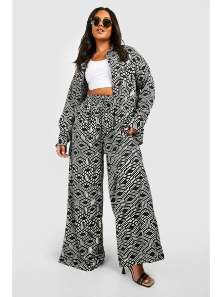 Чорна оверсайз-сорочка з географічним принтом