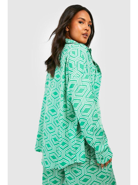 Чорна оверсайз-сорочка з географічним принтом