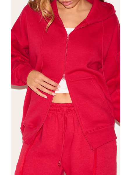 Червоний негабаритний блискавка через балахон деталей шва