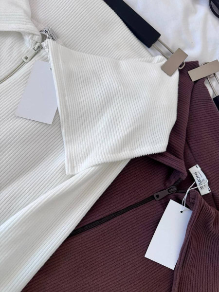 Кофтинка з відкритими плечима 