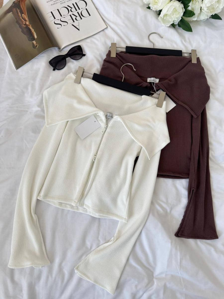 Кофтинка з відкритими плечима 