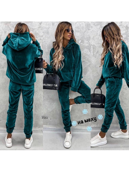 Велюровий костюм на хутрі 