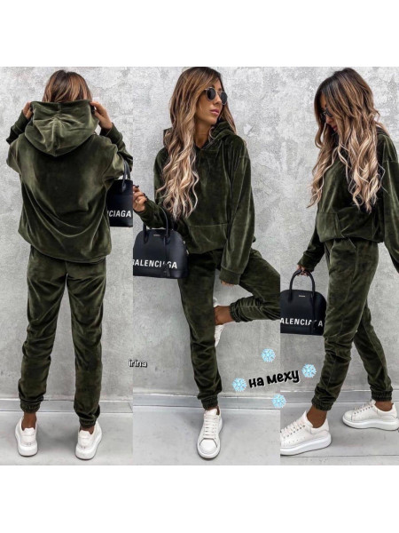 Велюровий костюм на хутрі 