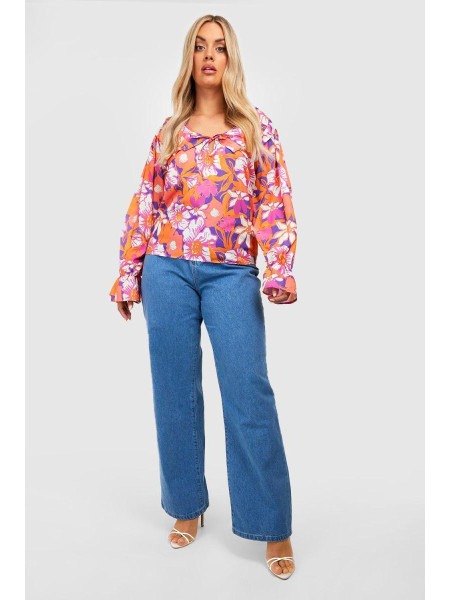 Помаранчева блузка з квітковими рюшами