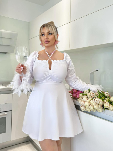 Сукня біла з пірʼям ,1