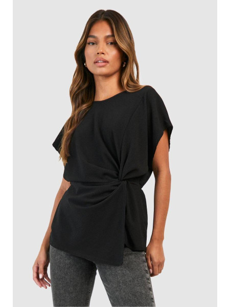 Чорна блузка зі складками