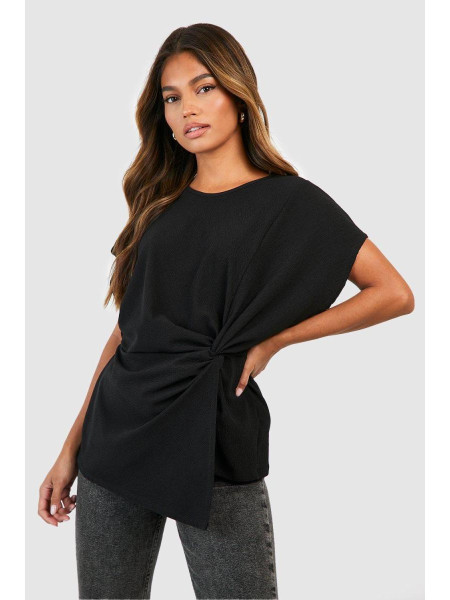 Чорна блузка зі складками