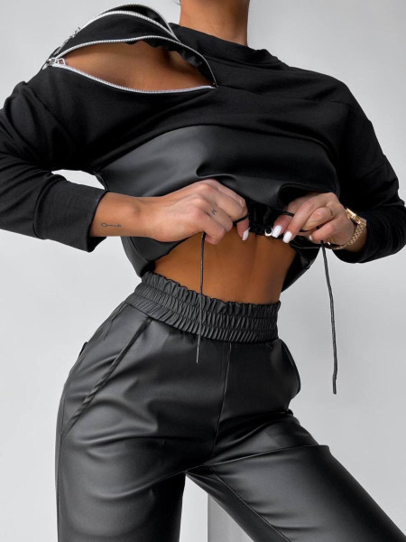 Чорний костюм зі вставками еко-шкіри та змійок 