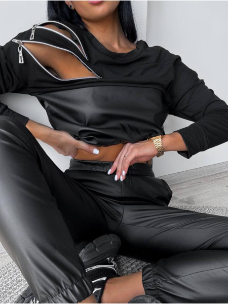 Чорний костюм зі вставками еко-шкіри та змійок 