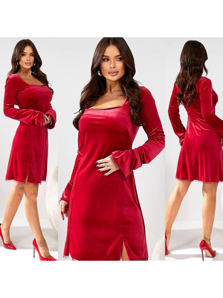 Оксамитова сукня розріз 