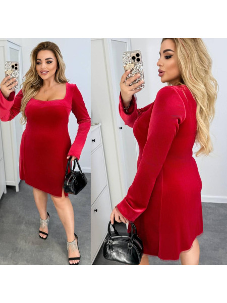 Оксамитова сукня розріз 