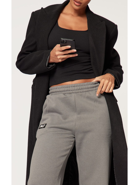 Прямі штани PRETTYLITTLETHING Charcoal Grey Logo Badge